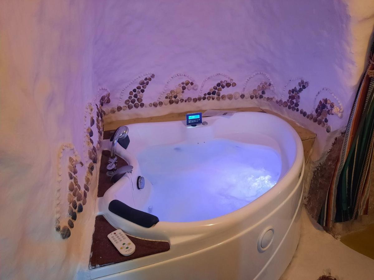 Creatively Designed Cavehouse With Jacuzzi Villa Gorafe Exterior photo